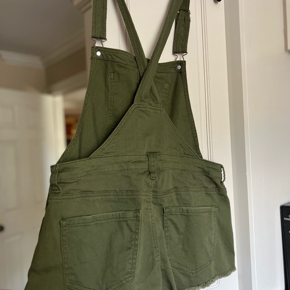 Olive green short overalls - Picture 3 of 4